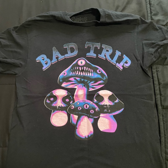 Spencer's Black Tee with Psychedelic Mushroom Design - Picture 1 of 2